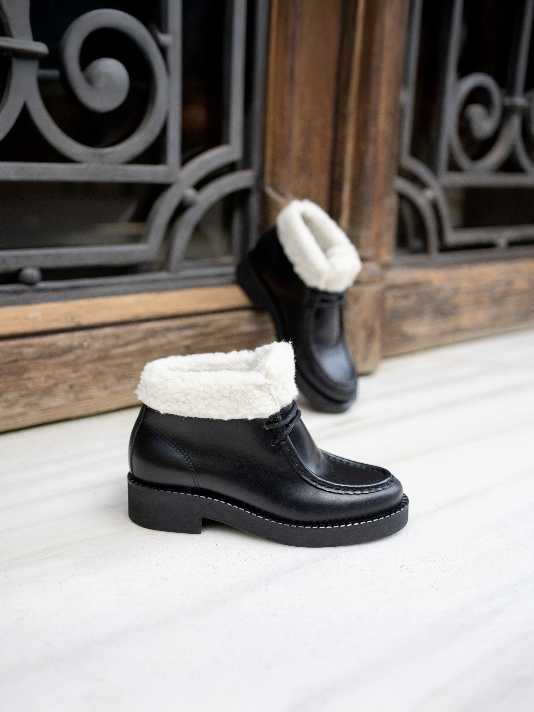 boots-femme-fourrees-731rqf.jpg Bottines fourrées basses cuir noir – Image 1