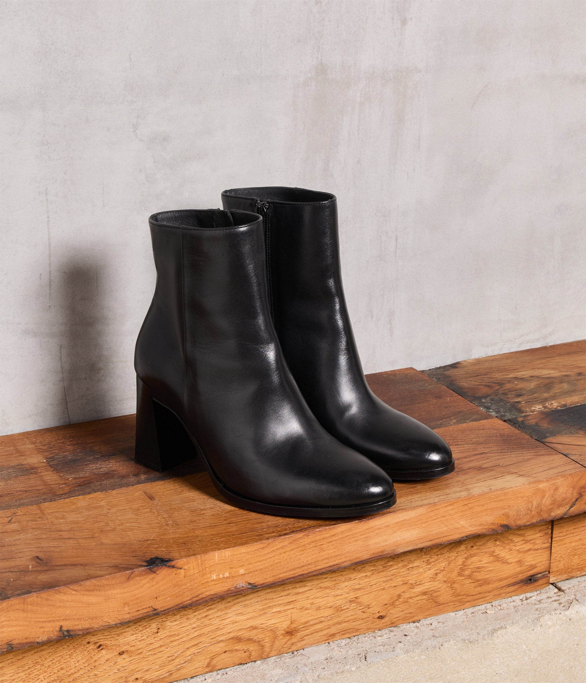 boots-noires-femme-cuir-467ohs-1.jpg Boots noires talon Kity – Image 1