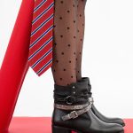 Boots femme à petit talon avec col effet plissé et brides fantaisie