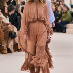 Quelles robes longues porter avec des bottes à plus de 40 ans ? | Vogue France