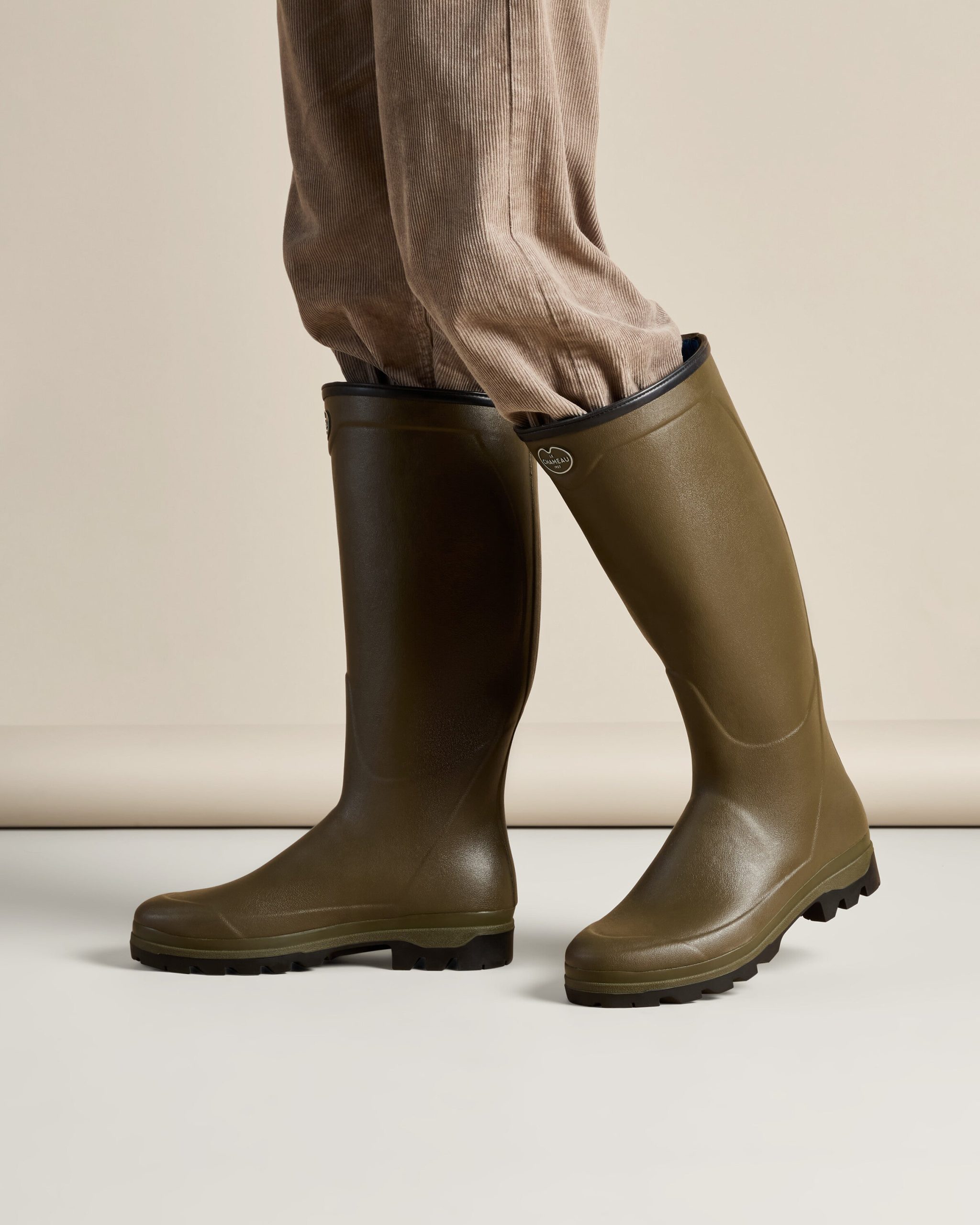 bottes-chameau-homme-076vag-1.jpg Bottes Country Cross pour hommes doublées néoprène Vert Chameau – Image 1