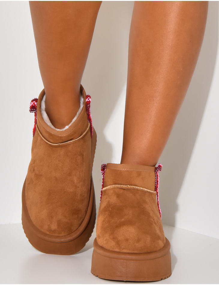 bottes-compensees-femme-393ybb.jpg Bottines compensées fourrées en suédine brodées – Image 1