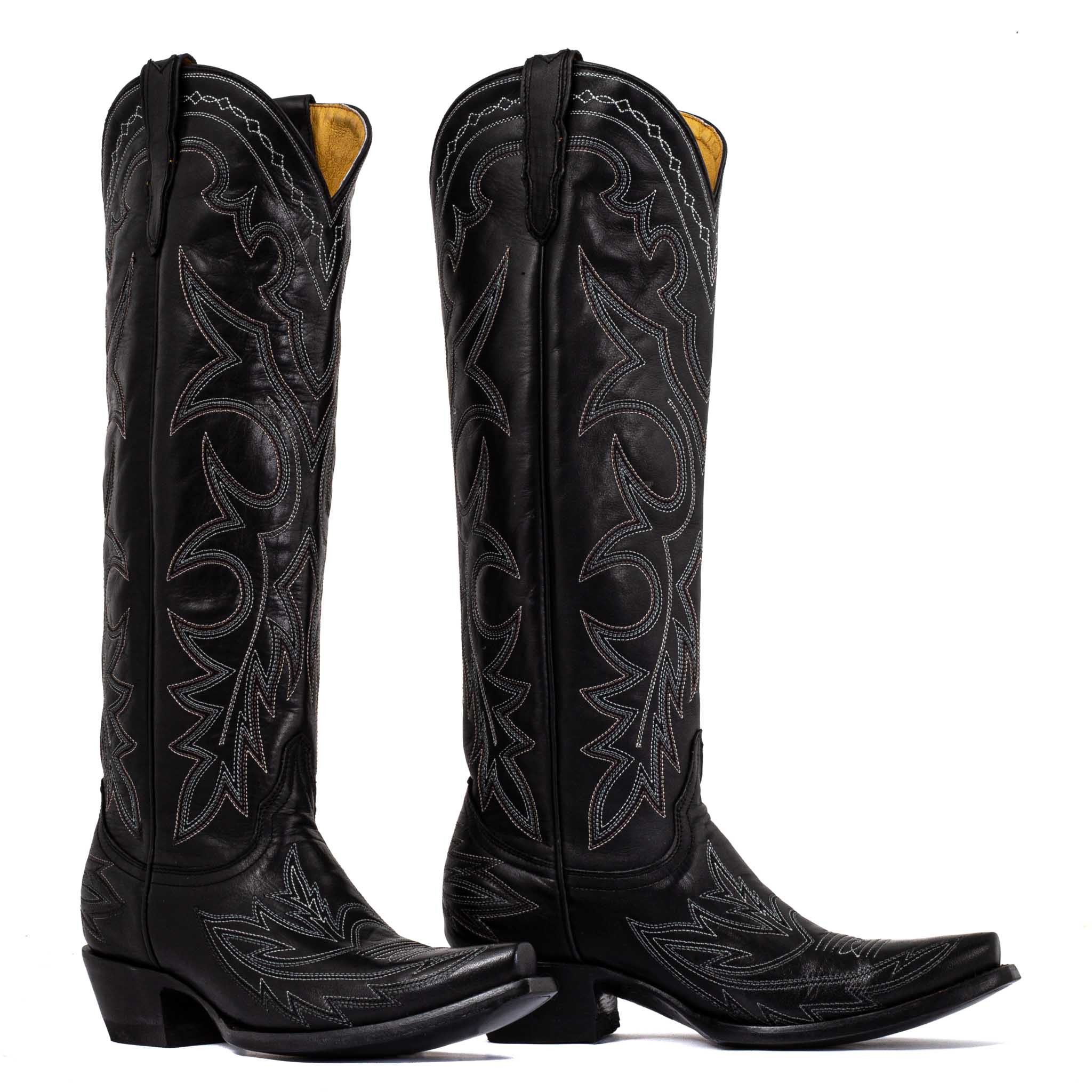 bottes-cuir-noir-femme-736njj-1.jpg Bottes santiags en cuir noir lisse, surpiqures multicolores Fantasia black Santiags femme – Image 1