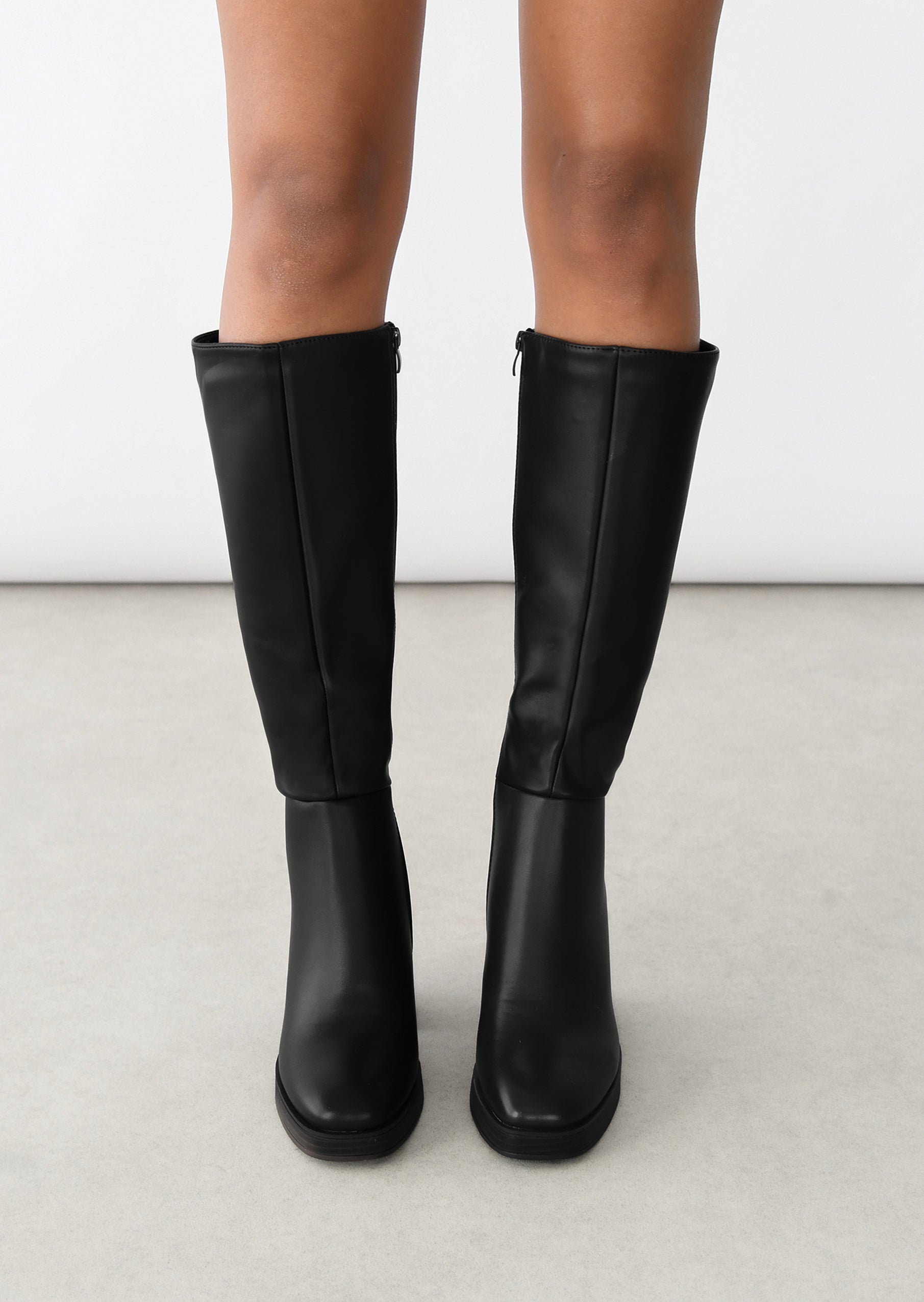 bottes-noires-talons-457lmt-1.jpg Bottes hautes à talons – Image 1