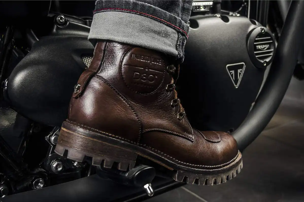 bottine-moto-homme-269xiz.webp Guide d'achat des baskets & chaussures moto | homme & femme – Image 1