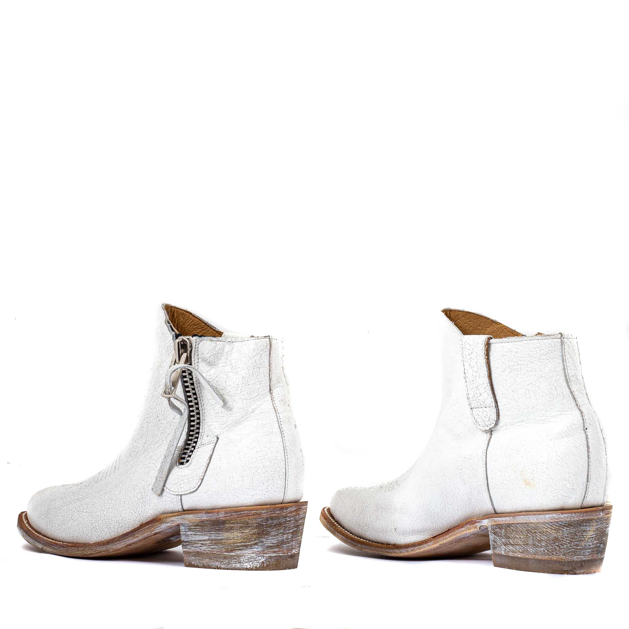 bottines-blanche-298ivz-1.jpg Low boots blanches avec zip et surpiqures western Tasmania white Santiags femme – Image 1