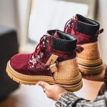 Bottines en daim homme rouge avec col tricot pour marche urbaine tendance | ffjr.com