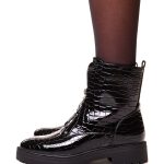 Boots vernis noir à effet croco