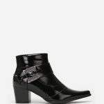 Bottines vernies à talon et boucle