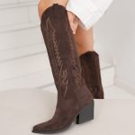 Bottes santiags femme marron en suédine brodée avec talon de 7cm